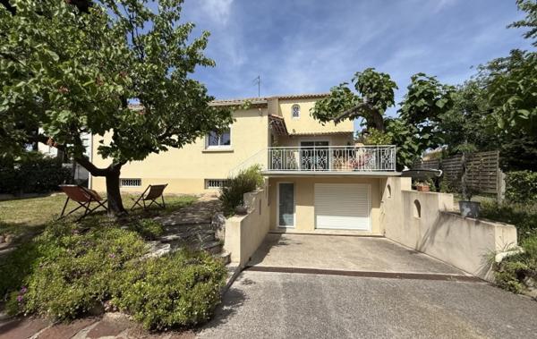 Vente Villa avec très grand garage rénové(e) Meze   