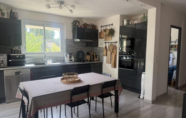 Vente Villa avec très grand garage rénové(e) Meze   