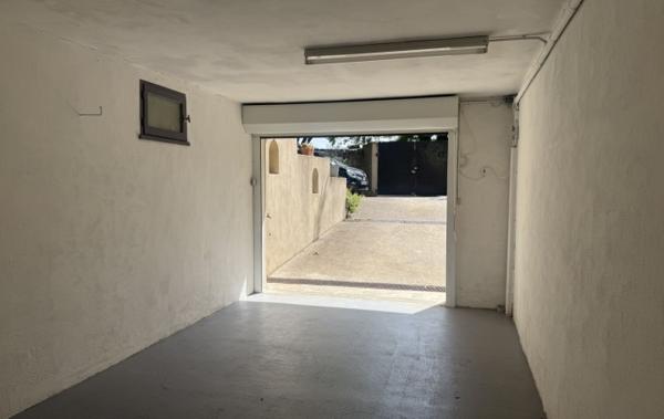 Vente Villa avec très grand garage rénové(e) Meze   