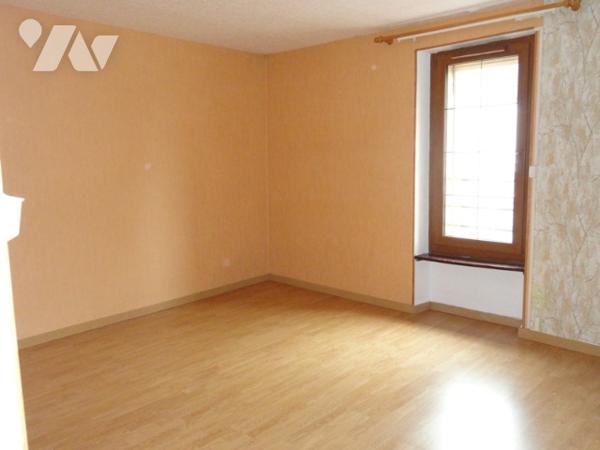 ETAMPES SUR MARNE- 5 minutes de la gare- Maison de village de 70 m² de type 3 avec 2 chambres.