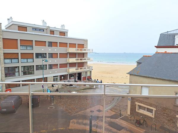 A LOUER SAINT MALO ROCHEBONNE T2 MEUBLE  LOUE DE SEPTEMBRE A JUIN 2027.  PARKING ET BALCON VUE MER