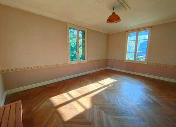 Maison à vendre    7 pièces •  Grenoble