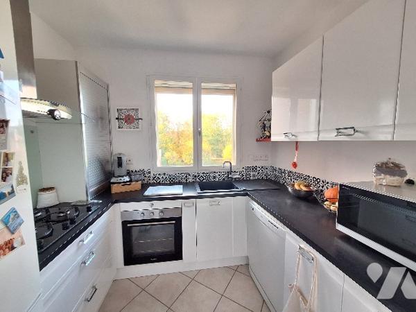 APPARTEMENT TERRASSE ET GARAGE