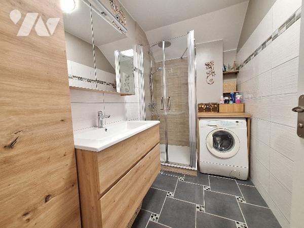 APPARTEMENT TERRASSE ET GARAGE