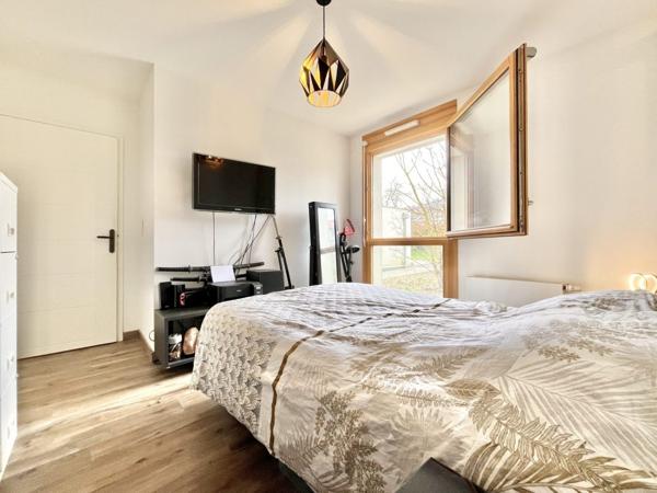 T3 de 70 m² - RDC - 100 m² JARDIN / CAVE / GARAGE