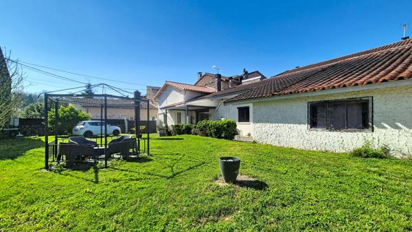 A Vendre Maison de Charme avec Jardin secteur Cazeres Au Calme