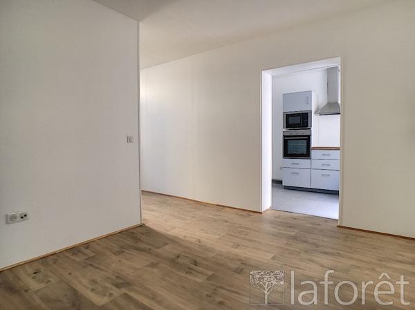 Location appartement près de Châlons-en-Champagne - 1 pièce(s) - 38 m² - 490 €/mois