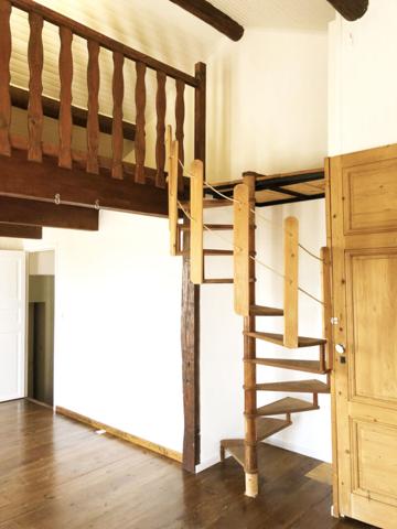 Local commercial avec son grand terrain, garages attenants et Maison de caractère