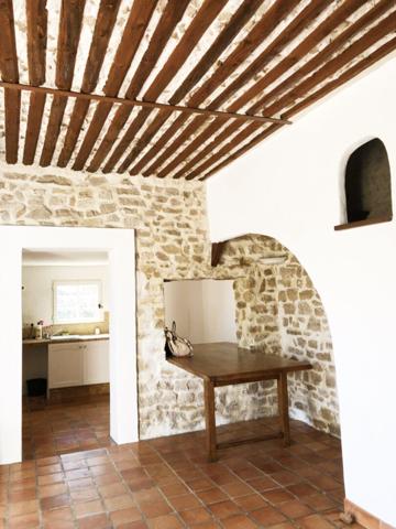 Local commercial avec son grand terrain, garages attenants et Maison de caractère