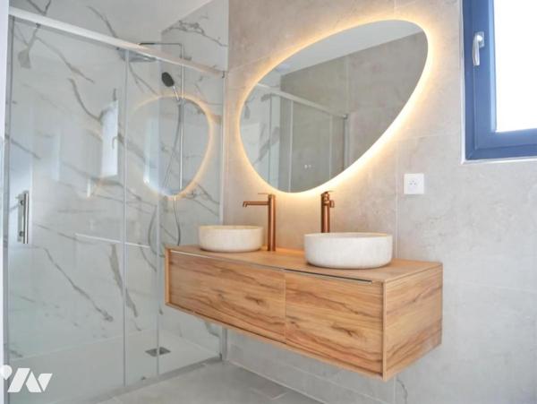 A SAUVIAN (34), à 15 minutes de BEZIERS, une maison neuve de 114 m², 4 chambres, garage et piscine.