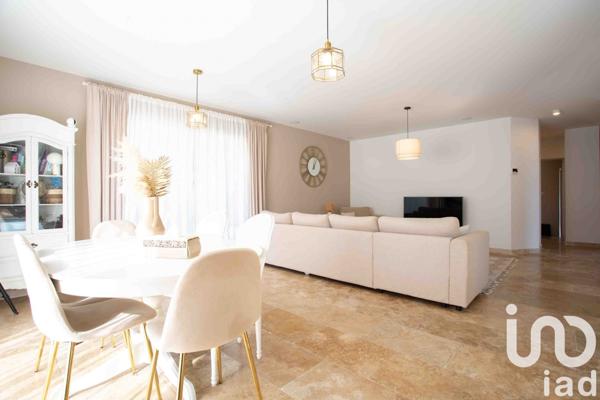 Maison 4 pièces de 128 m² à Rochefort-du-Gard (30650)