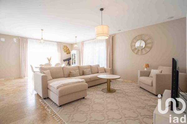 Maison 4 pièces de 128 m² à Rochefort-du-Gard (30650)