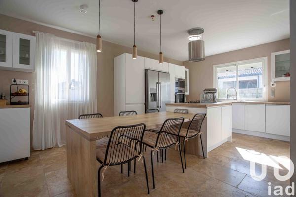 Maison 4 pièces de 128 m² à Rochefort-du-Gard (30650)