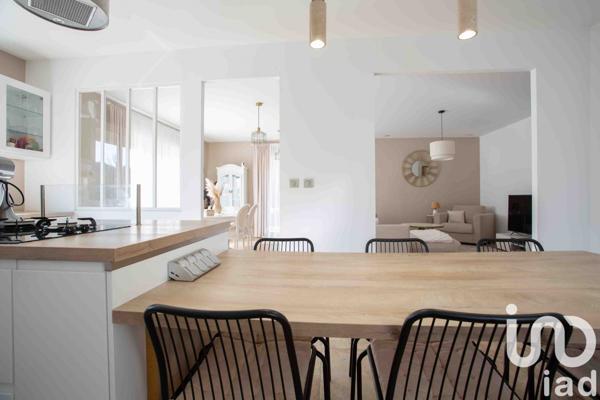 Maison 4 pièces de 128 m² à Rochefort-du-Gard (30650)