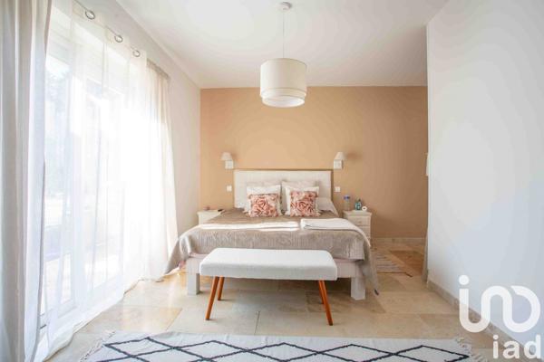 Maison 4 pièces de 128 m² à Rochefort-du-Gard (30650)