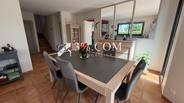Maison
                                                                                                                                                                                                                                                                                                                        6 pièce(s)                                                                                                                                                                                                          5 chambre(s)                                                                                                                                                                                                          144  m²