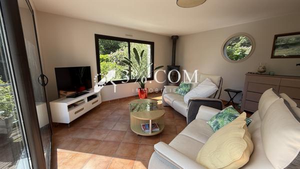 Maison
                                                                                                                                                                                                                                                                                                                        6 pièce(s)                                                                                                                                                                                                          5 chambre(s)                                                                                                                                                                                                          144  m²