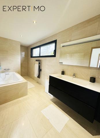 Saint-Jean-de-Moirans (38430) À acheter à Saint-Jean-De-Moirans : maison avec 6 pièces