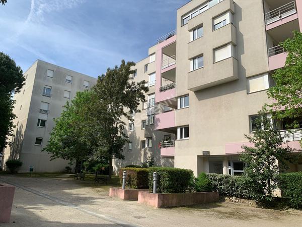Toulouse 31500 Quartier Côte pavé Appartement T3 de 76.15 m²  avec balcon et place de parking sous sol