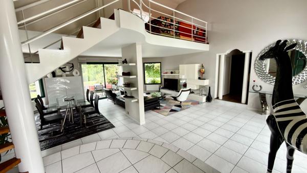 - Superbe maison 6 pièces avec piscine à Carquefou-Bois Saint Lys -180M²