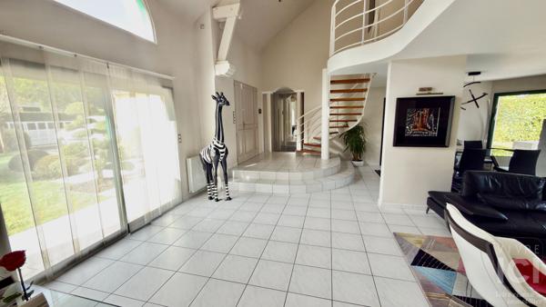 - Superbe maison 6 pièces avec piscine à Carquefou-Bois Saint Lys -180M²