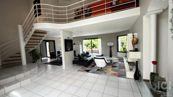 - Superbe maison 6 pièces avec piscine à Carquefou-Bois Saint Lys -180M²