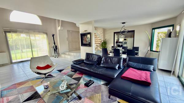 - Superbe maison 6 pièces avec piscine à Carquefou-Bois Saint Lys -180M²