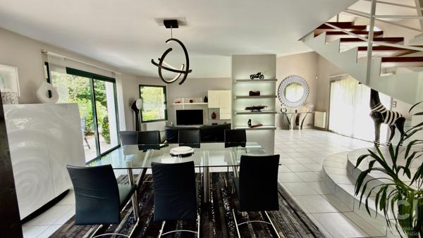 - Superbe maison 6 pièces avec piscine à Carquefou-Bois Saint Lys -180M²