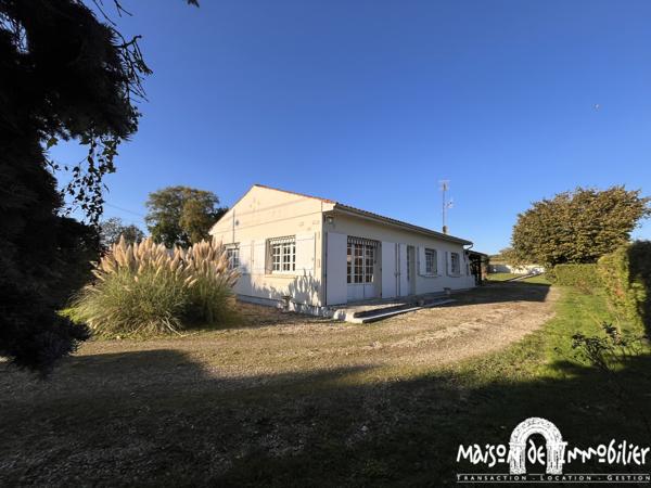Vente Maison de plain-pied - 4 pièces - 84m² - Jardin de 1100m² - BOUTIERS SAINT TROJAN