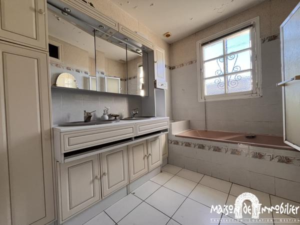 Vente Maison de plain-pied - 4 pièces - 84m² - Jardin de 1100m² - BOUTIERS SAINT TROJAN