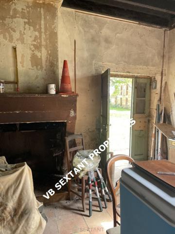 Entre-Deux-Mers, près de Sauveterre de Guyenne, Charme et Authenticité pour cet ancien corps de ferme en cour carrée  avec dépendances