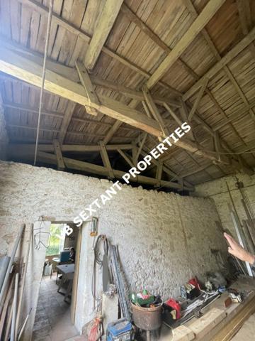 Entre-Deux-Mers, près de Sauveterre de Guyenne, Charme et Authenticité pour cet ancien corps de ferme en cour carrée  avec dépendances