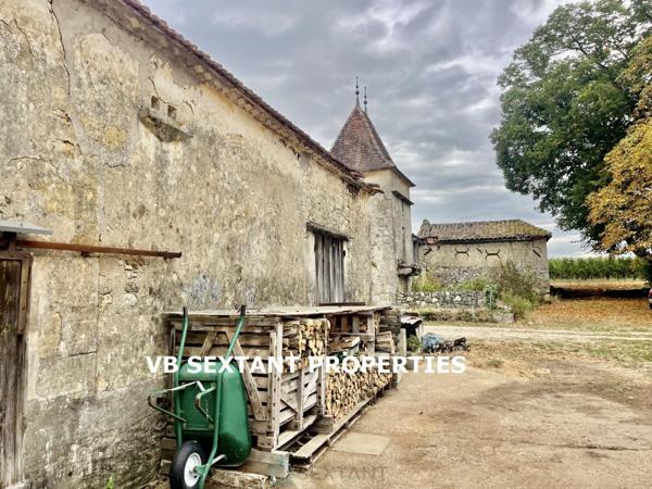 Entre-Deux-Mers, près de Sauveterre de Guyenne, Charme et Authenticité pour cet ancien corps de ferme en cour carrée  avec dépendances