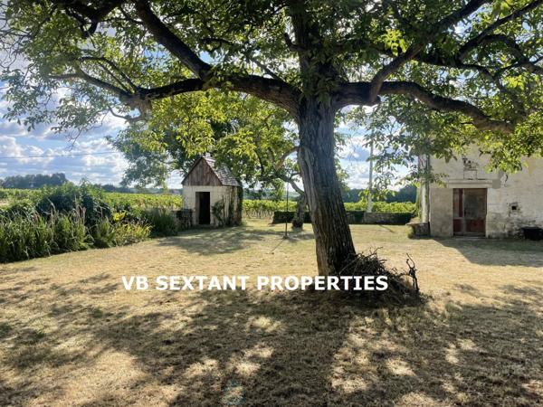 Entre-Deux-Mers, près de Sauveterre de Guyenne, Charme et Authenticité pour cet ancien corps de ferme en cour carrée  avec dépendances