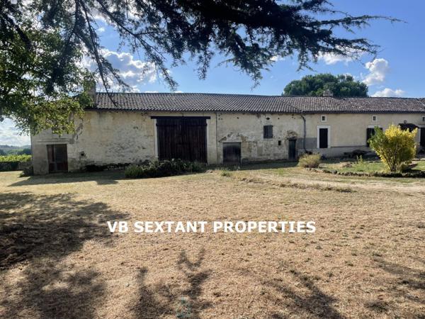Entre-Deux-Mers, près de Sauveterre de Guyenne, Charme et Authenticité pour cet ancien corps de ferme en cour carrée  avec dépendances