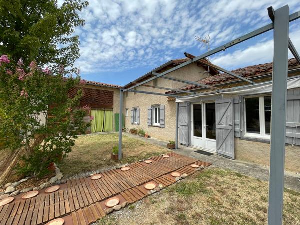 Investissement locatif - ensemble de deux maisons avec jardins