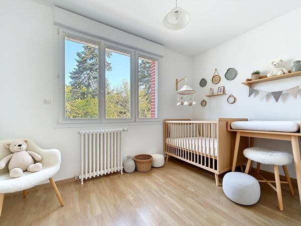 Ravissante maison proche bourg 3 chambres et un bureau, garage et dépendances