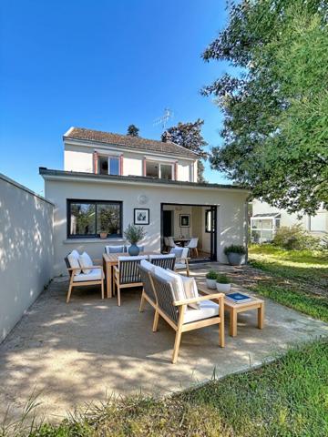 Ravissante maison proche bourg 3 chambres et un bureau, garage et dépendances