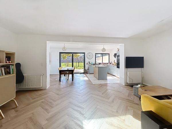 Ravissante maison proche bourg 3 chambres et un bureau, garage et dépendances
