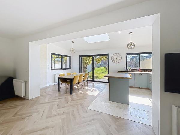 Ravissante maison proche bourg 3 chambres et un bureau, garage et dépendances