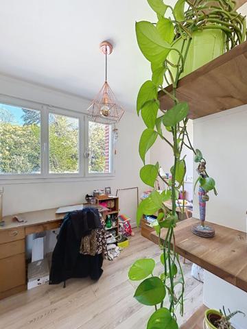 Ravissante maison proche bourg 3 chambres et un bureau, garage et dépendances
