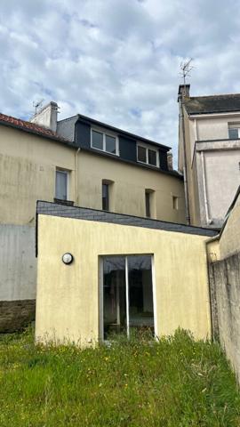 Immeuble d'environ 180 m² proche de la gare TGV