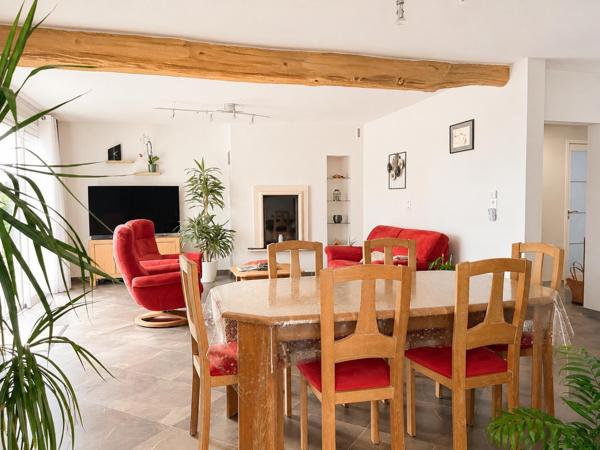Plain-pied de 164m² avec grand terrain et piscine