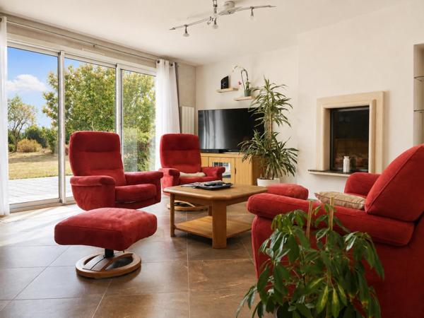 Plain-pied de 164m² avec grand terrain et piscine