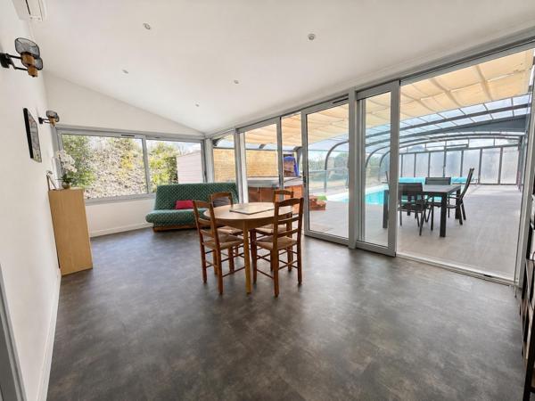 Plain-pied de 164m² avec grand terrain et piscine