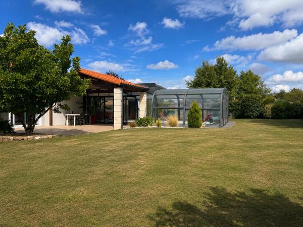Plain-pied de 164m² avec grand terrain et piscine