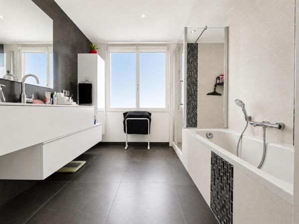 Plain-pied de 164m² avec grand terrain et piscine