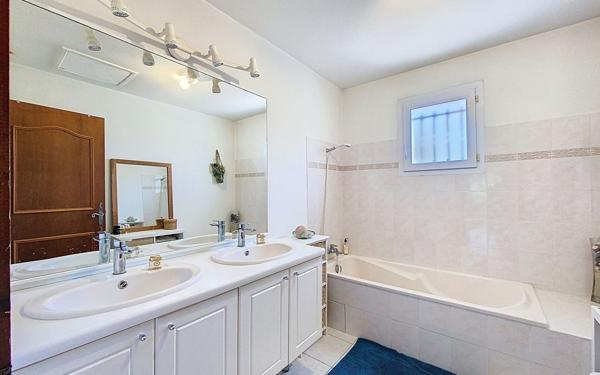 Maison à vendre    4 pièces •  Clarensac