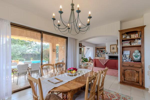 Antibes | Villa de charme au calme absolu avec jardin méditerranéen et beau potentiel