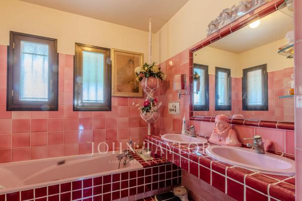 Antibes | Villa de charme au calme absolu avec jardin méditerranéen et beau potentiel